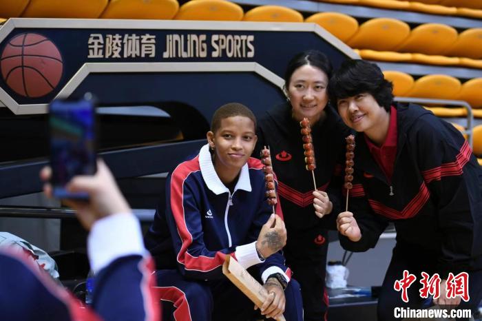 在天津举行的第四届东西