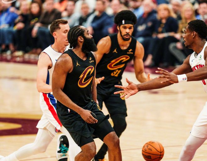 哈登交易成关键转折点 快船骑士双赢格局重塑