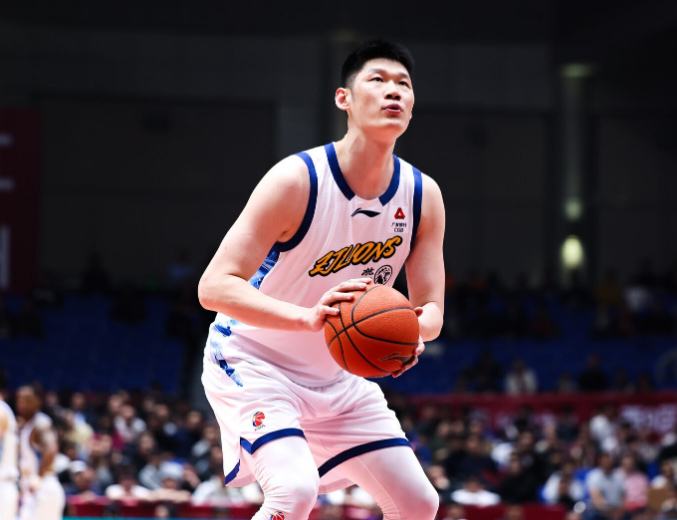 王浩然生涯首秀30+率队狂胜 广厦7连胜终结深圳豪