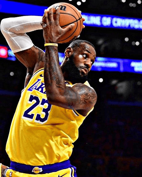 詹姆斯冲击历史第23位12000篮板里程碑 湖人迎战火