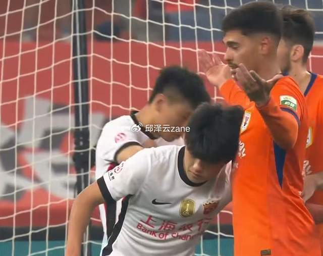 杨希成海港右后卫标杆 防住巴西外援克雷桑